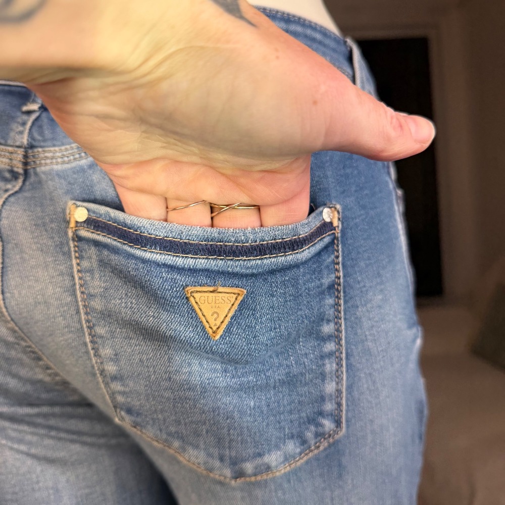 Guess 1981 Skinny Jeans Light Wash Whiskered Denim Y2K Streetwear Womens Sz 28 - Picture 13 of 15